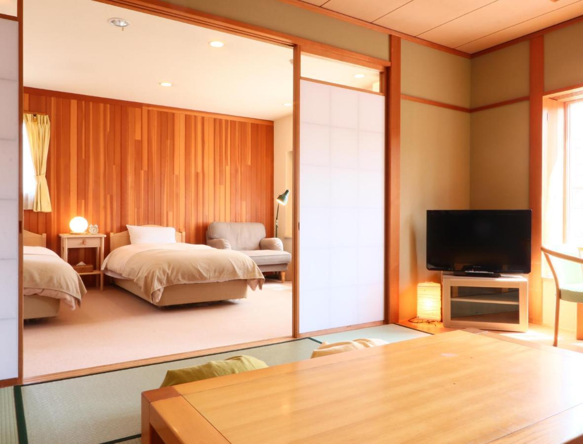 Bed and Breakfast Ryosha Tsukiakari Яманакако Экстерьер фото