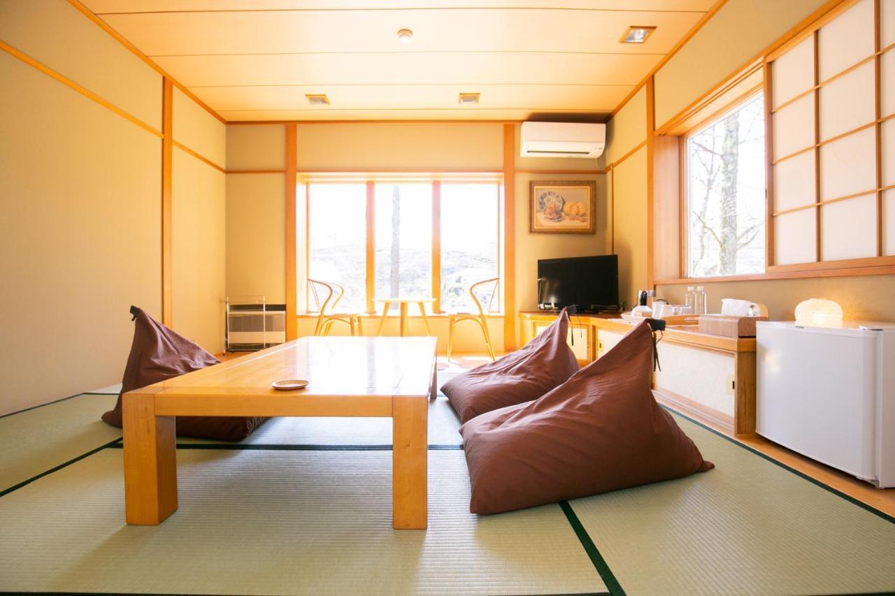 Bed and Breakfast Ryosha Tsukiakari Яманакако Экстерьер фото