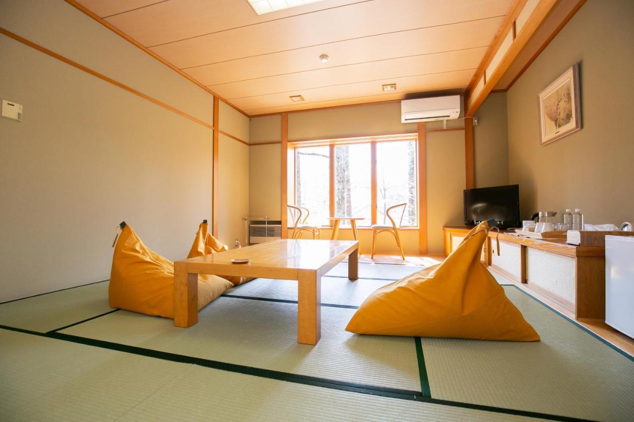 Bed and Breakfast Ryosha Tsukiakari Яманакако Экстерьер фото