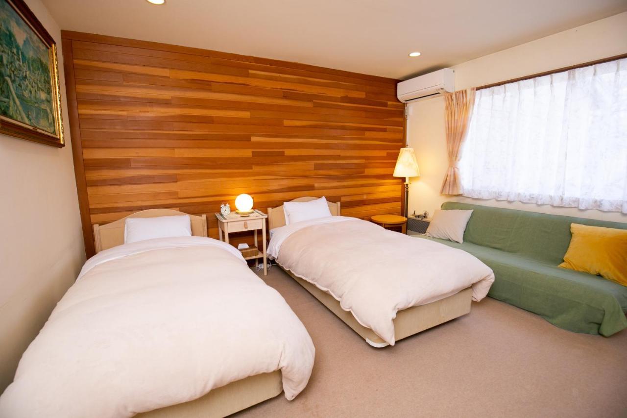 Bed and Breakfast Ryosha Tsukiakari Яманакако Экстерьер фото